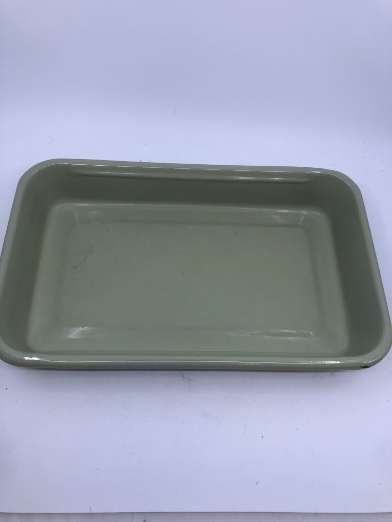 GREEN ENAMEL BAKING PAN.