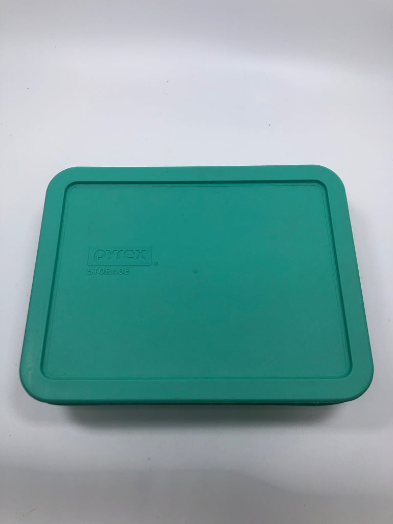 TEAL COVERED PYREX STORAGE DISH.