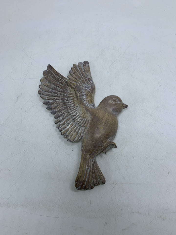 DISTRESSED RESIN FLYING BIRD.