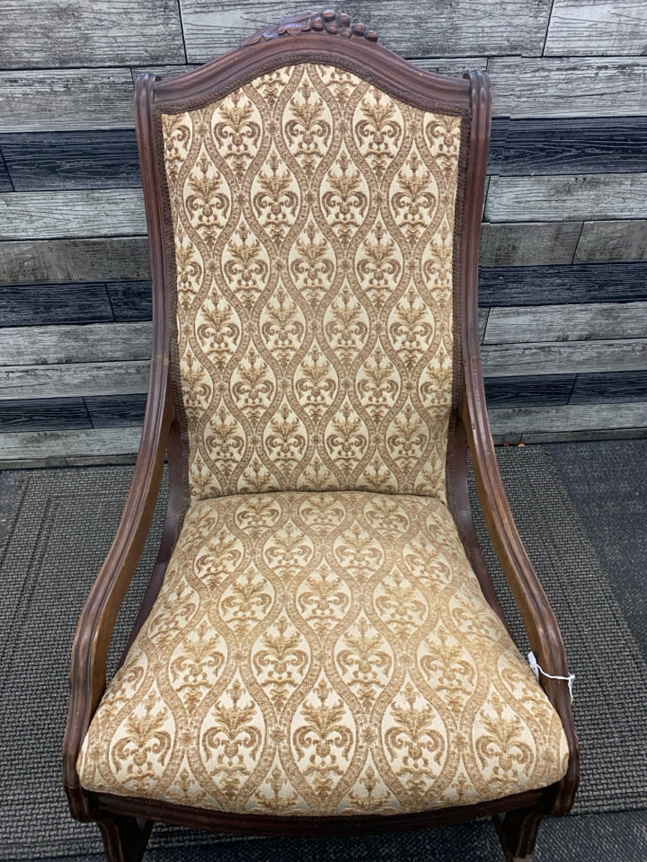 VTG YELLOW PATTERN ROCKER.