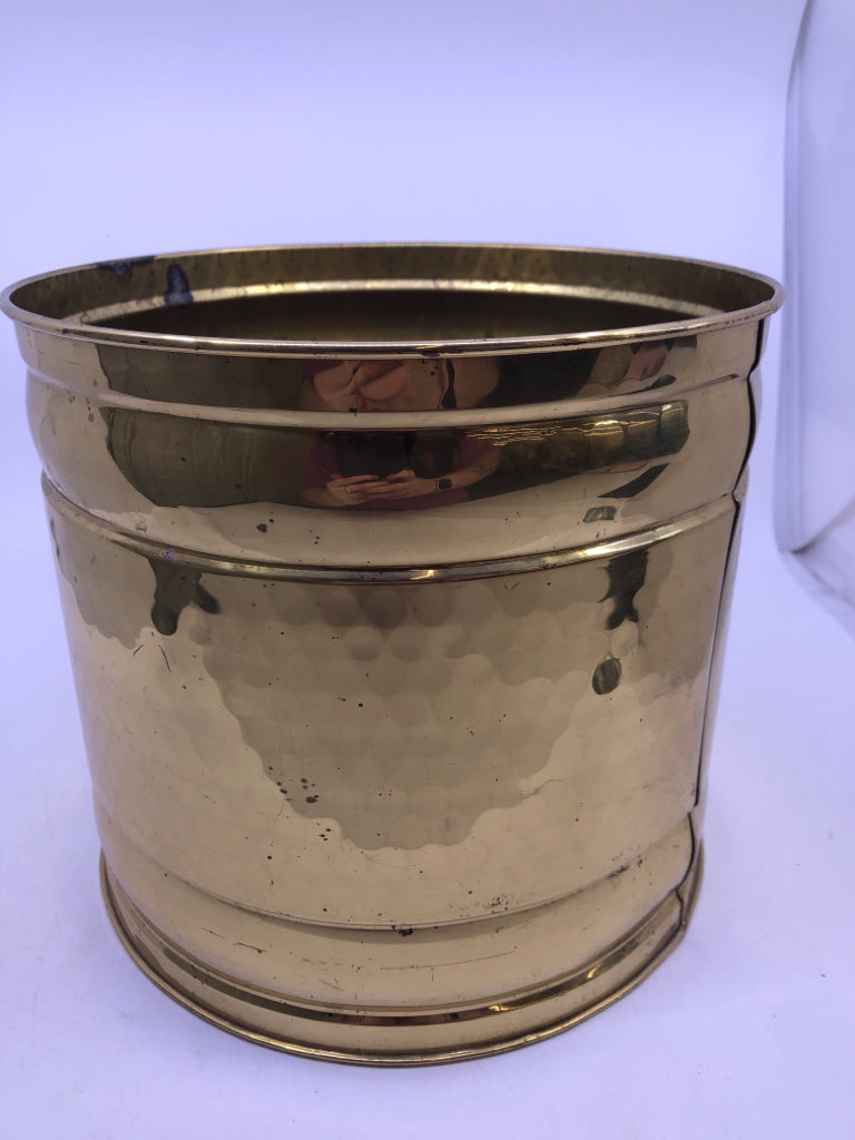 GOLDEN HAMMERED PLANTER.