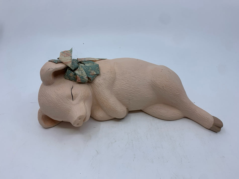 CERAMIC LAYING PIGLET.