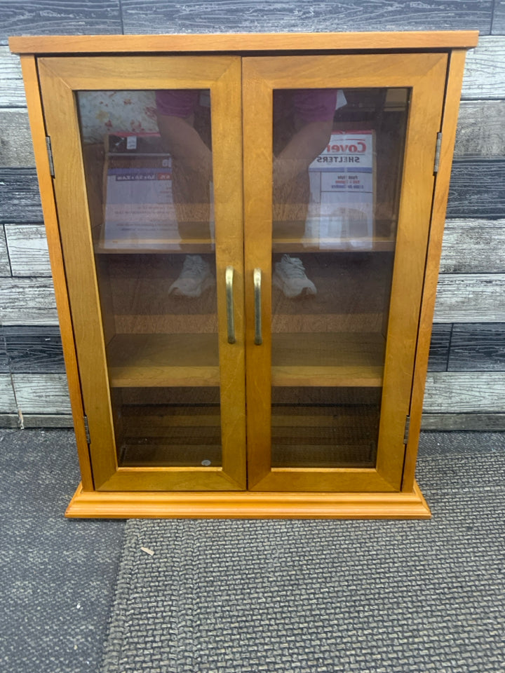 WOOD CABINET 2 SHELVES GLASS DOOR WITH HANDLES.