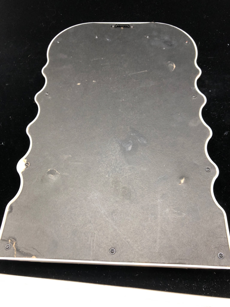 IRIDESCENT WAVY PLASTIC MIRROR.