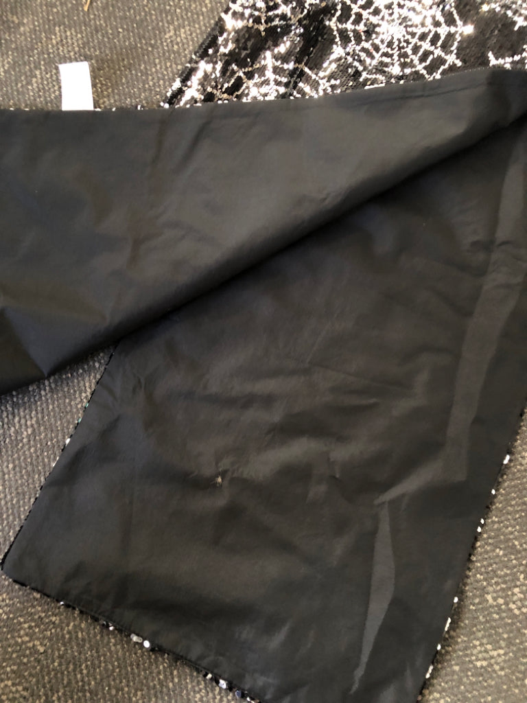 BLACK SILVER SEQUINS TABLE RUNNER.