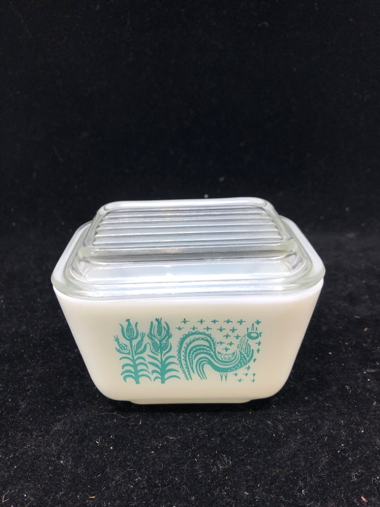 VTG SMALL SQUARE PYREX AMISH BUTTERPRINT FRIDGE DISH W LID.