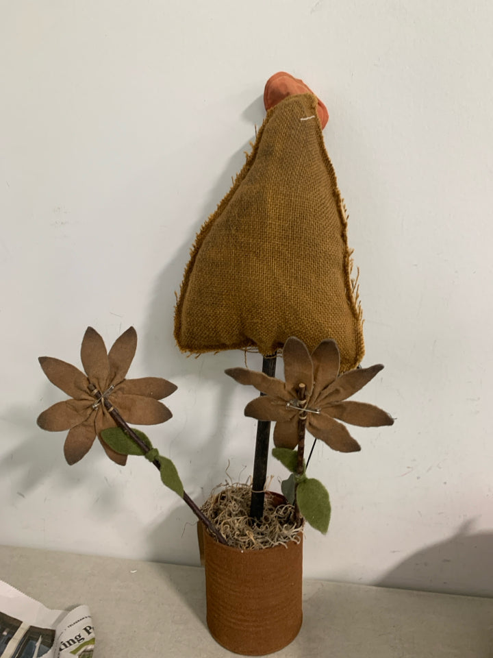 PRIMITIVE STYLE CANDY CORN TREE W/ PUMPKINS/CROWS.