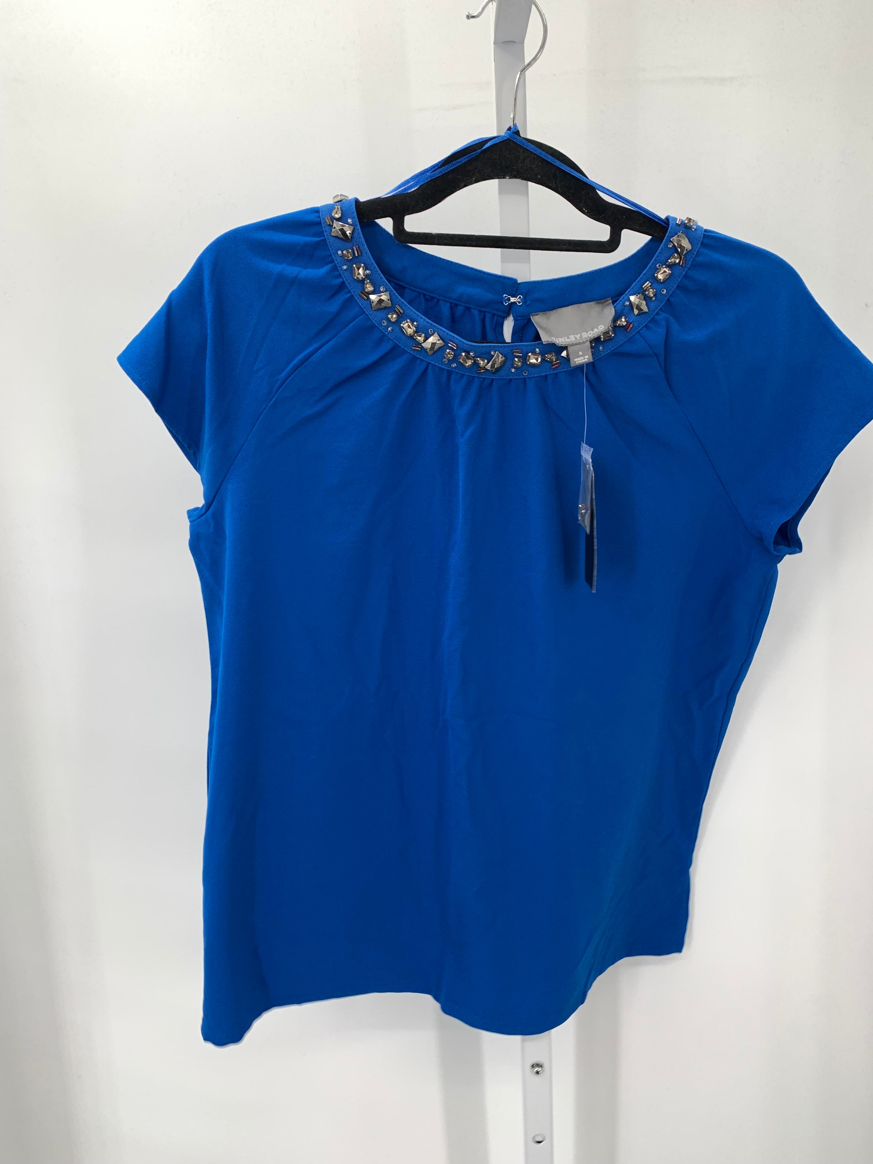 Size Small Misses Short Sleeve Shirt