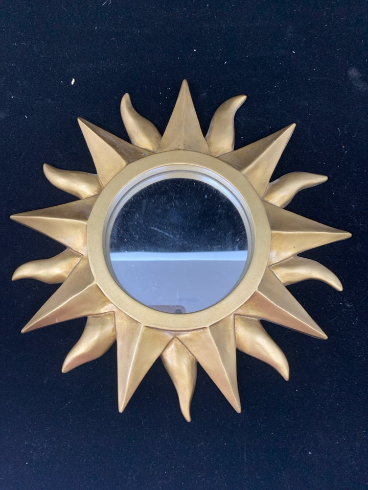 GOLD PAINTED SUN MIRROR WALL HANGING.