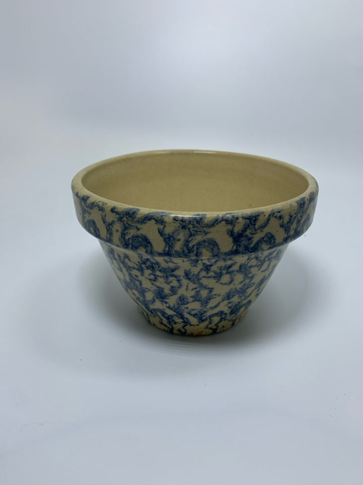 VTG BLUE SPONGEWARE SMALL MIXING BOWL.