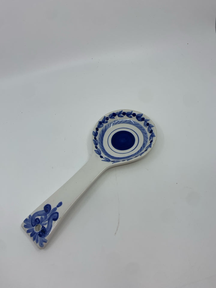 BLUE AND WHITE SPOON REST.