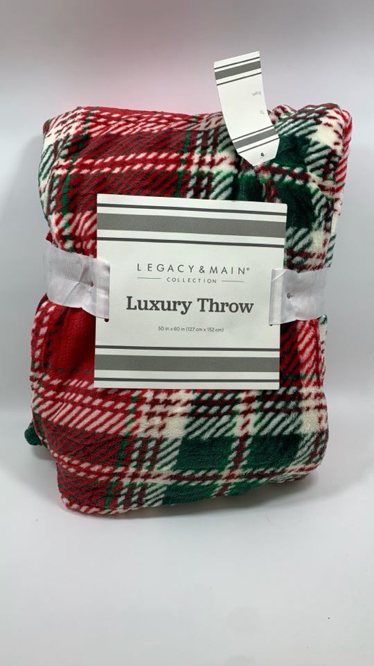 NWT CHRISTMAS CHECKERED THROW.