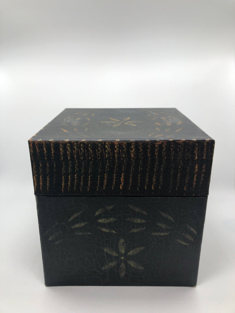 2PC NESTING DECOR BOXES.