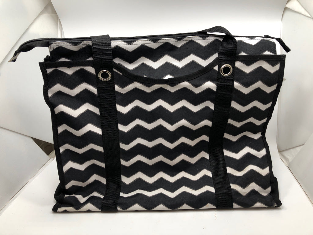 THIRTY-ONE BLACK CHEVRON TOTE.
