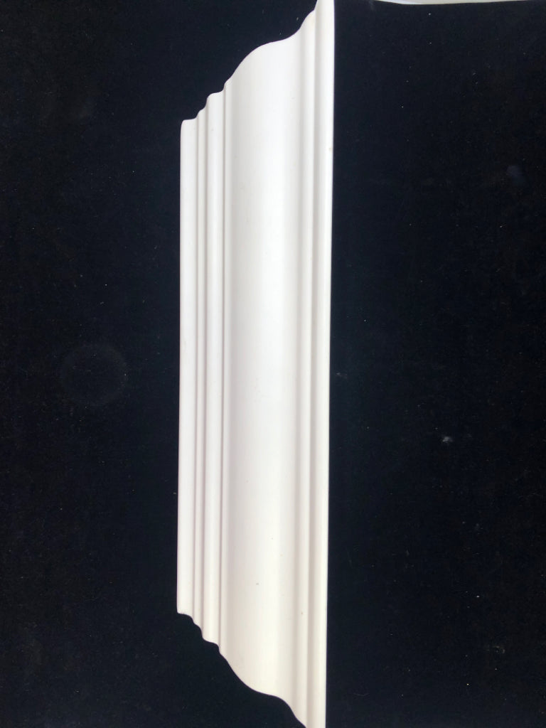 SMALL WHITE LEDGE WALL SHELF.