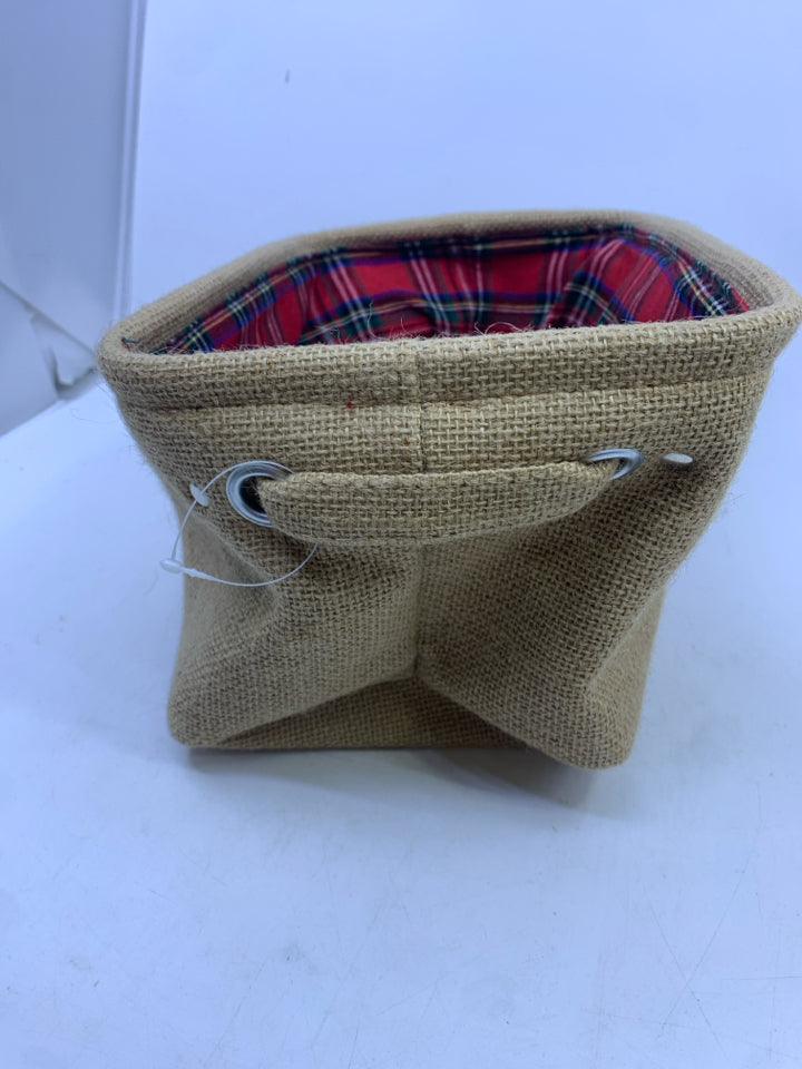 SANTA SUPPLY BURLAP BASKET W PLAID INSIDE.