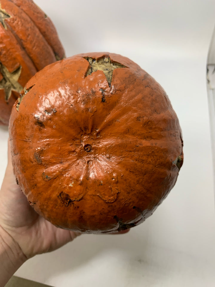 2 RESIN STAR CUTOUT PRIMITIVE STYLE PUMPKINS.