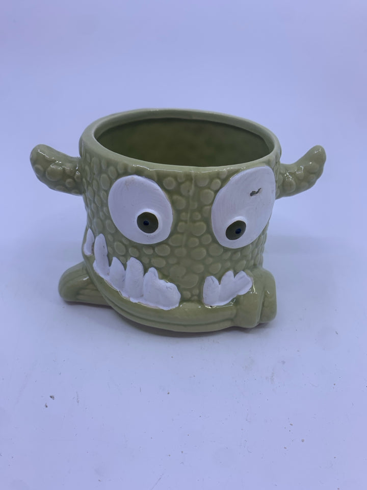 GREEN MONSTER PLANTER.