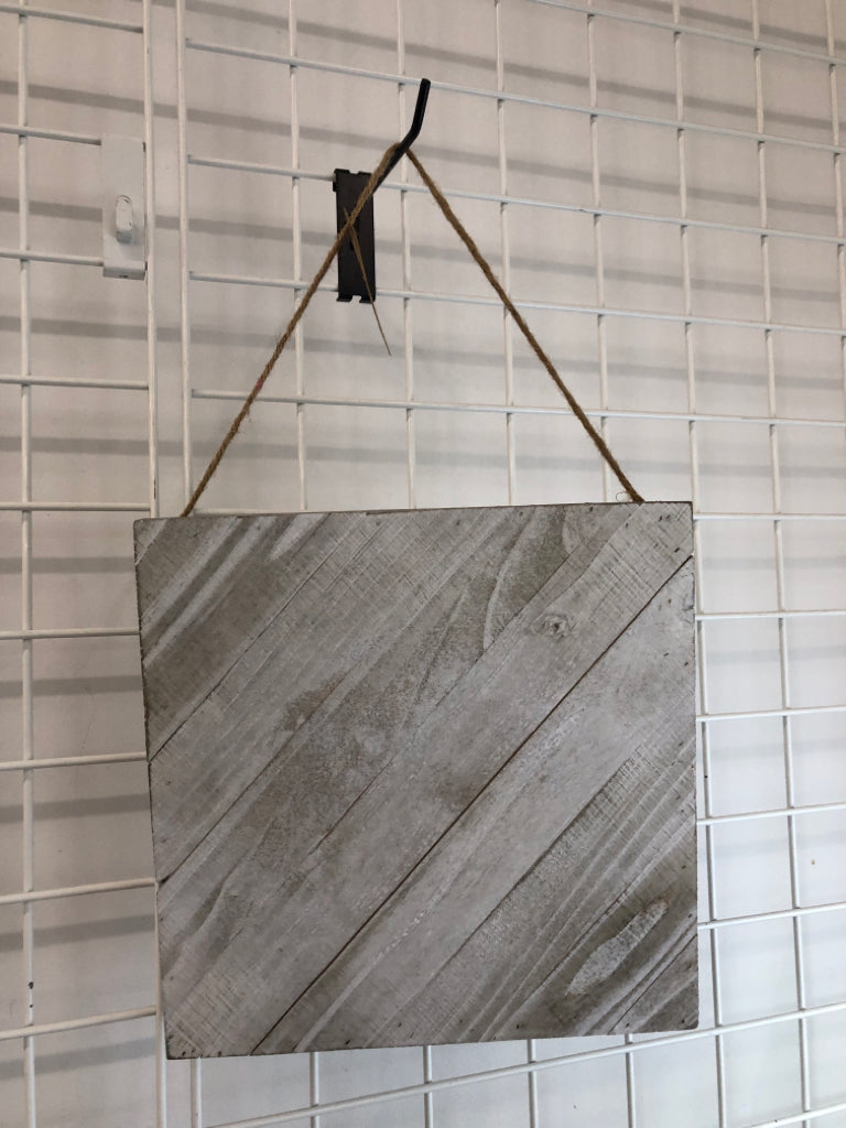 NWT MIX THE MEDIA HANGING CRAFT BOARD.