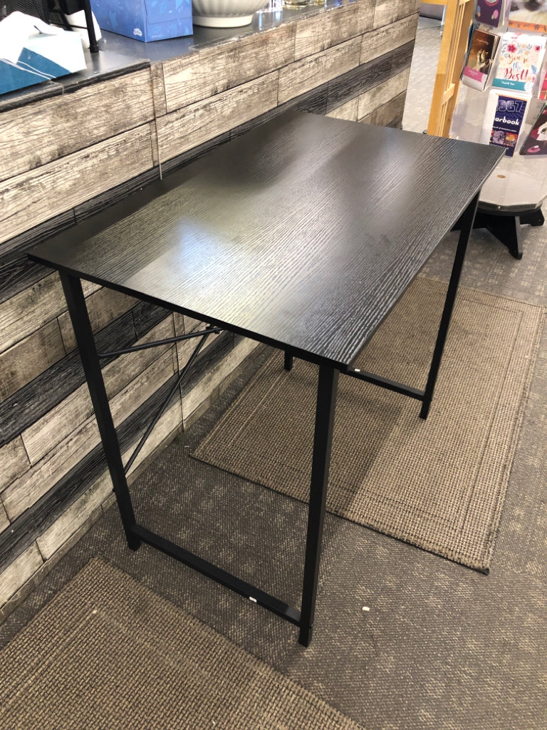 SIMPLE BLACK WOOD DESK W/METAL LEGS.