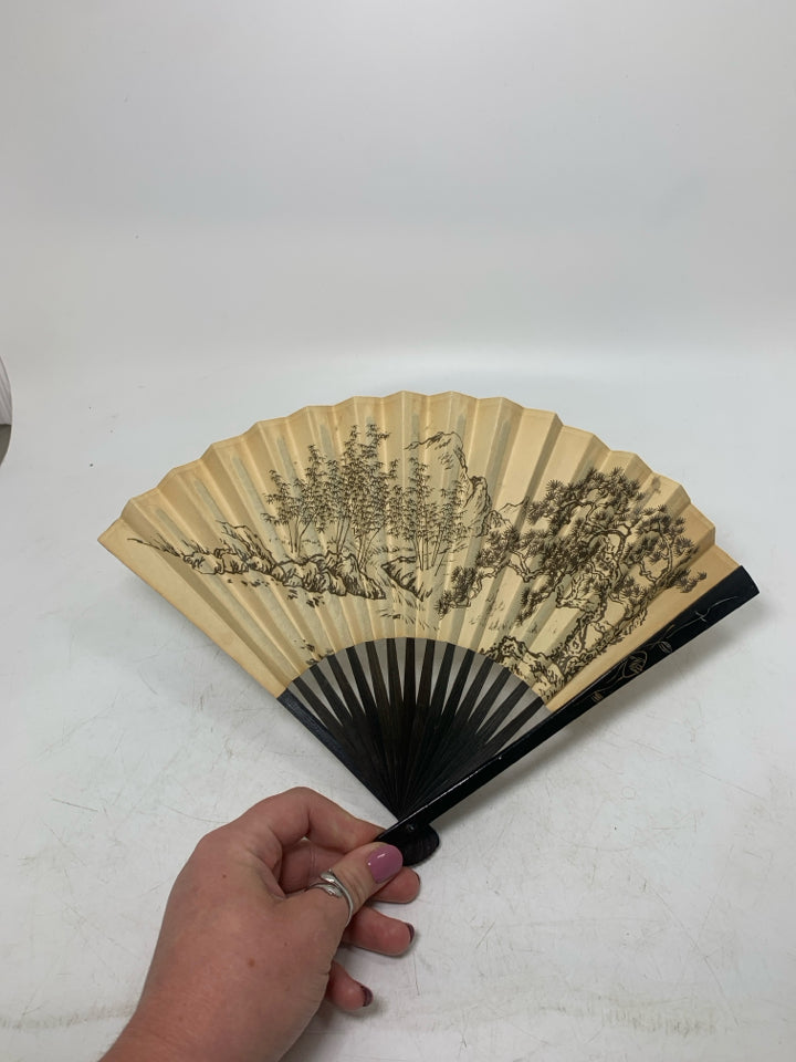 VTG ASIAN STYLE PAPER HAND FAN.