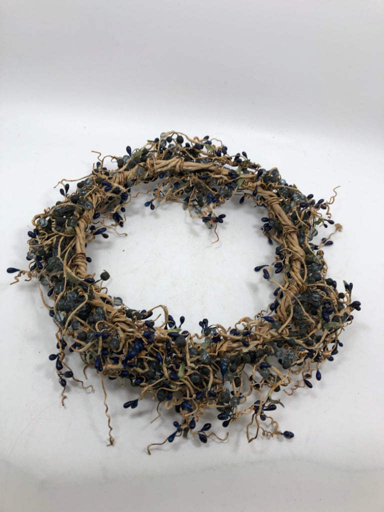 BLUE PIP BERRIES WREATH.