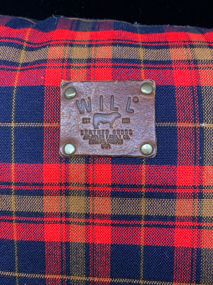 RED PLAID RECTANGLE PILLOW.
