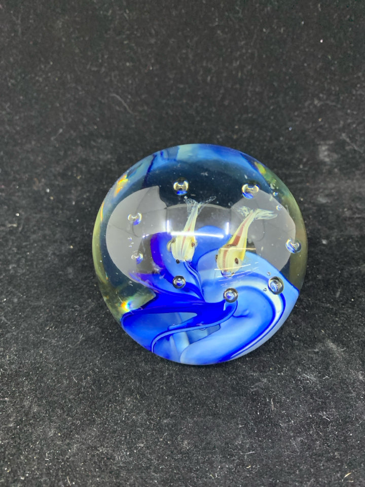GLASS BALL PAPERWEIGHT W/FISH INSIDE.