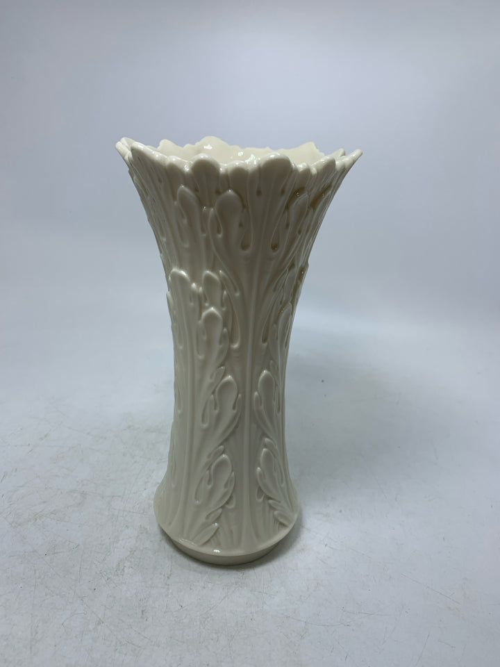 TEXTURED WOODLANDS LENOX VASE.