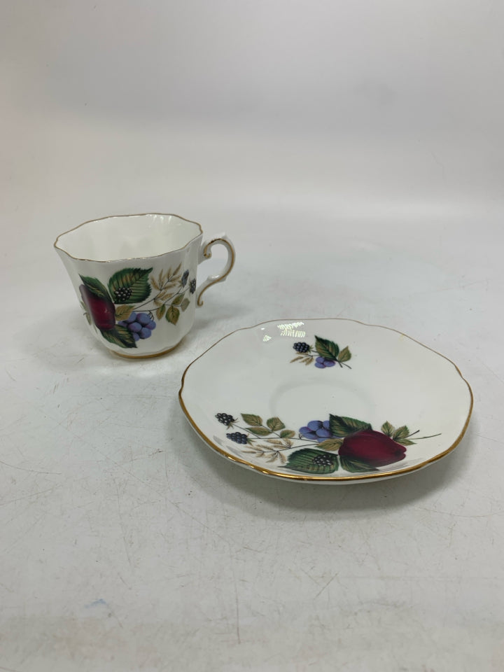 BERRIES/GRAPES TEA CUP.