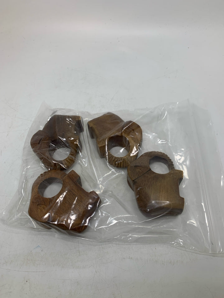 4 WOOD CARVED ELEPHANT NAPKIN RINGS IN BAG.