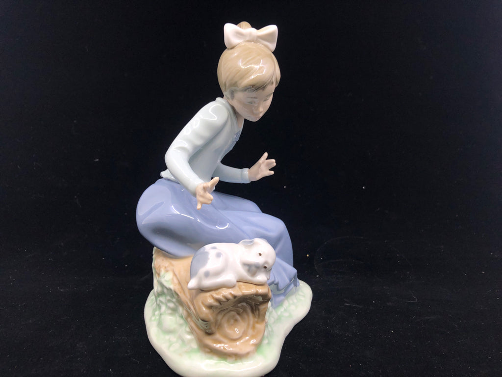 PORCELAIN GIRL W SLEEPING PUPPY "LET'S REST" 1091.