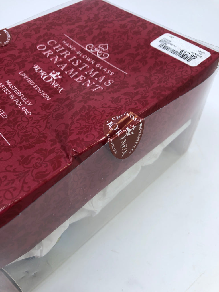 "PARIS,LONDON,NEW YORK" CHRISTMAS ORNAMENT.