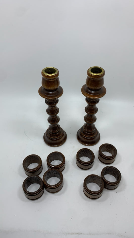 2 WOOD RIBBED CONVERTIBLE CANDLE HOLDER 4PC NAPKIN RINGS.
