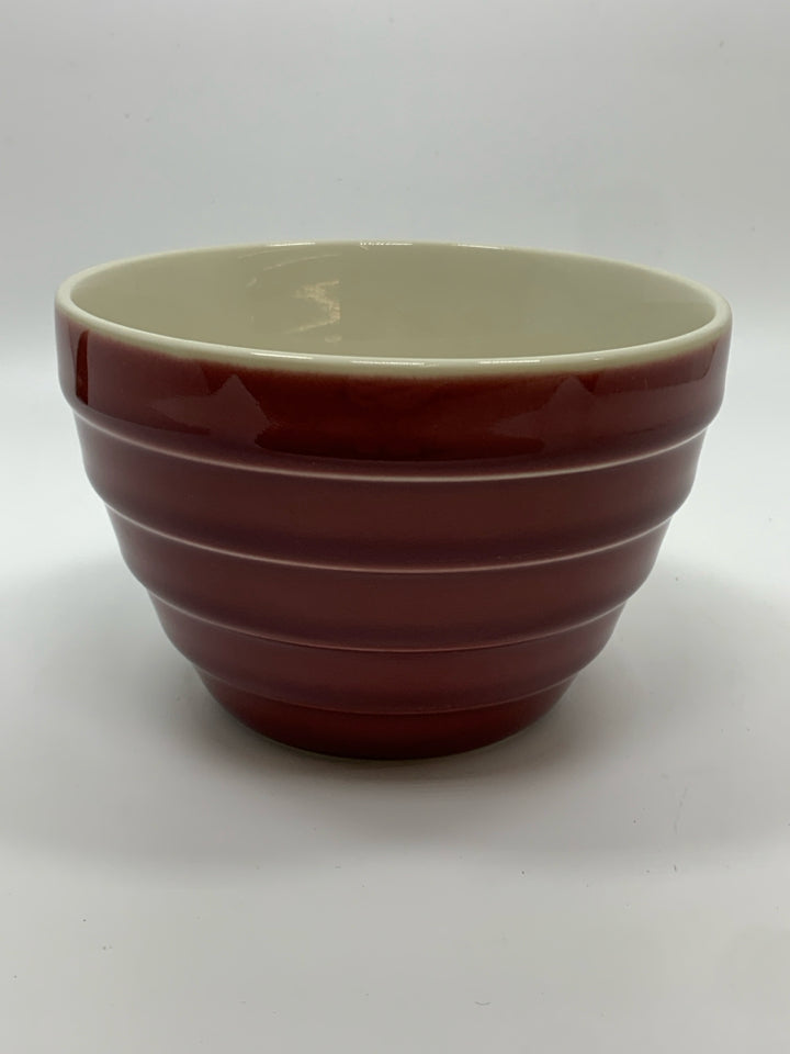 2 CERAMIC RED & GREEN RIBBED BEEHIVE NESTING BOWLS.
