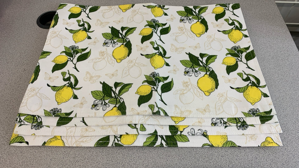 4 LEMON PRINT RECTANGLE PLACEMATS.