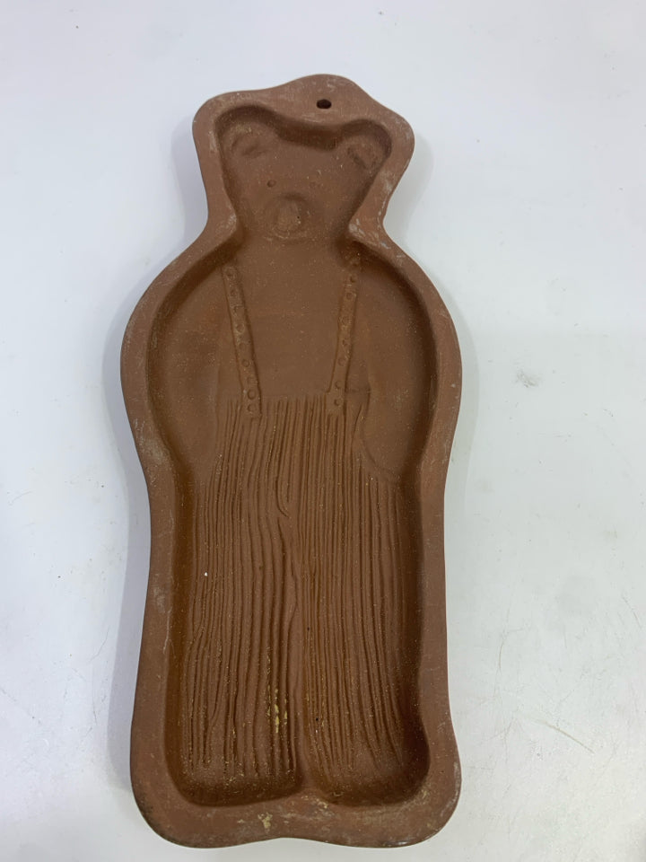 HEARTHSTONE CERAMIC FATHER BEAR COOKIE MOLD.