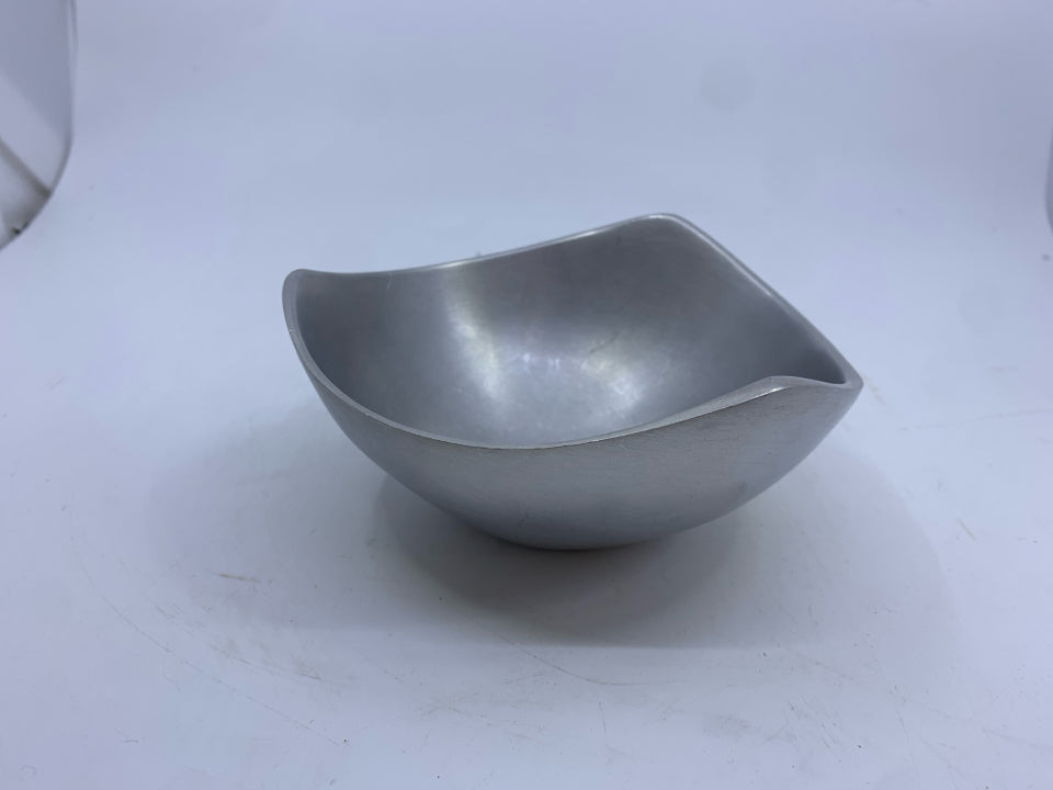 SMALL METAL ABSTRACT BOWL- NAMBE 526.