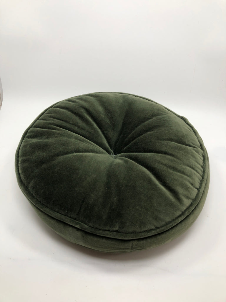 GREEN VELVET TUFTED CIRCLE PILLOW/CUSHION.