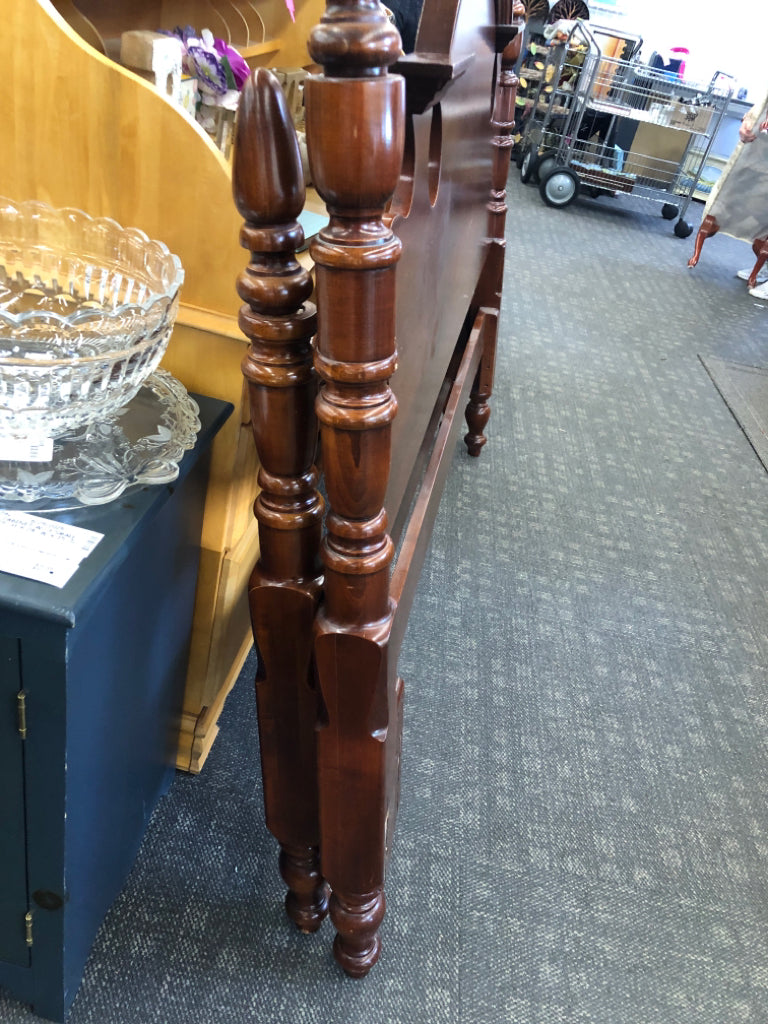 CHERRY WOOD QUEEN SIZE BED FRAME HEADBOARD & FOOTBOARD.