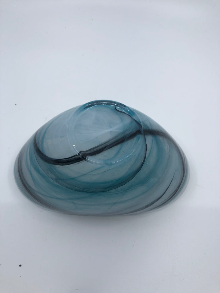 BLUE SWIRLED FOLDED EDGE BOWL.