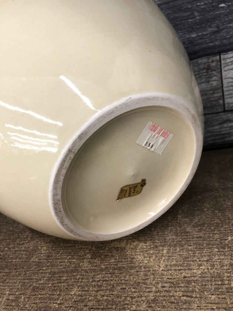 LG COVERED CERAMIC JAR.