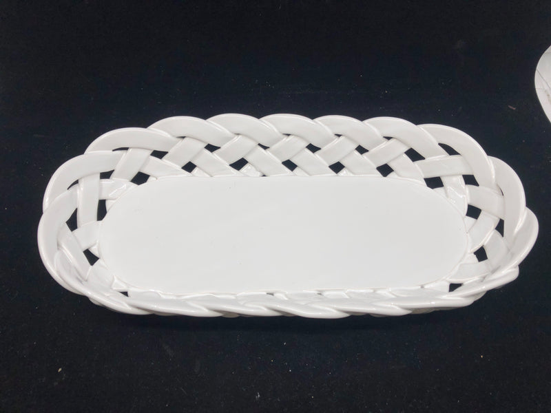 WHITE OVAL WOVEN CERAMIC BREAD BASKET.