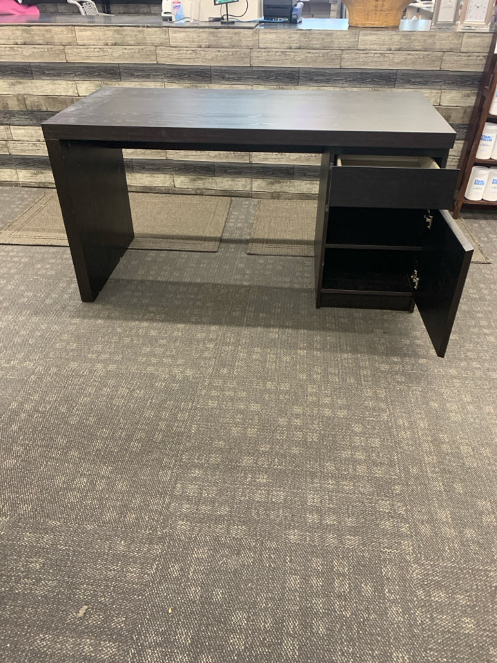 BLACK DESK W 1 DRAWER AND CABINET.