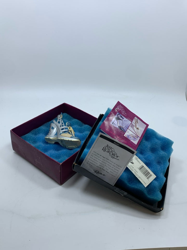 JUST THE RIGHT SHOE FIGURINE IN BOX.