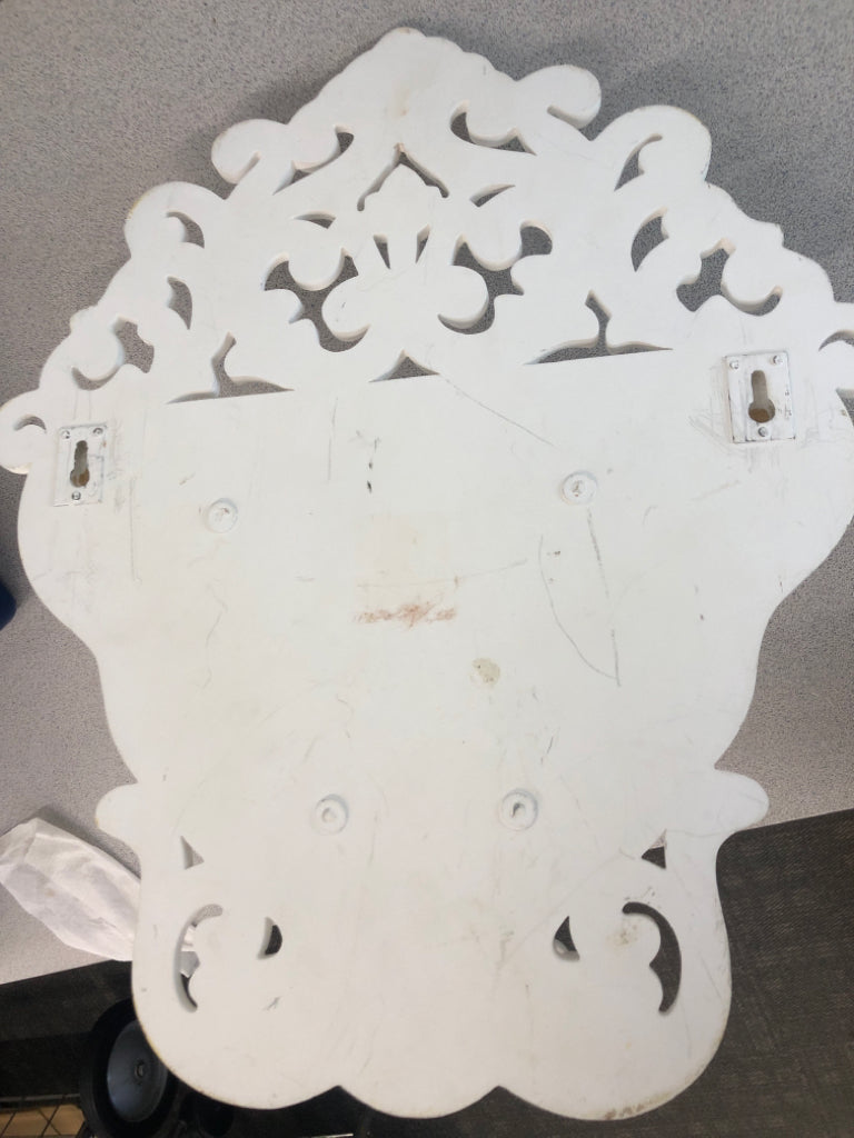 WHITE WOOD AND METAL BASKET WALL FLOWER BASKET.