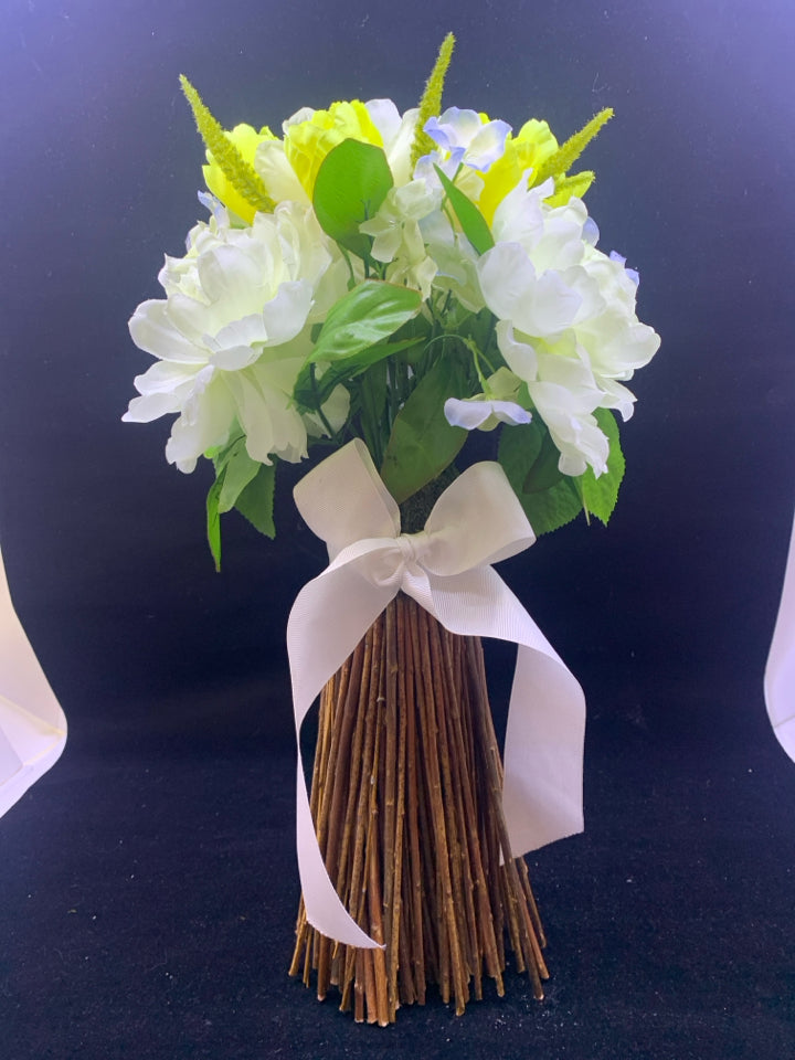 WHITE FLORAL TWIG BOUQUET.