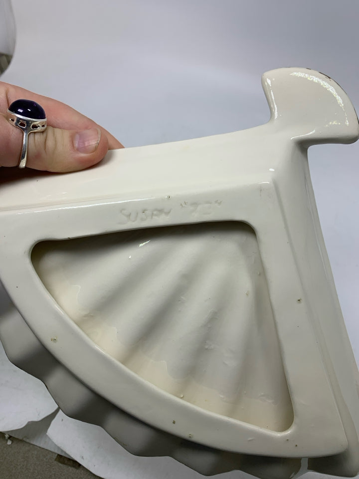FAN SHAPED RIBBED 2 WOMAN LOOKING AT BIRD ASIAN STYLE CATCH ALL.