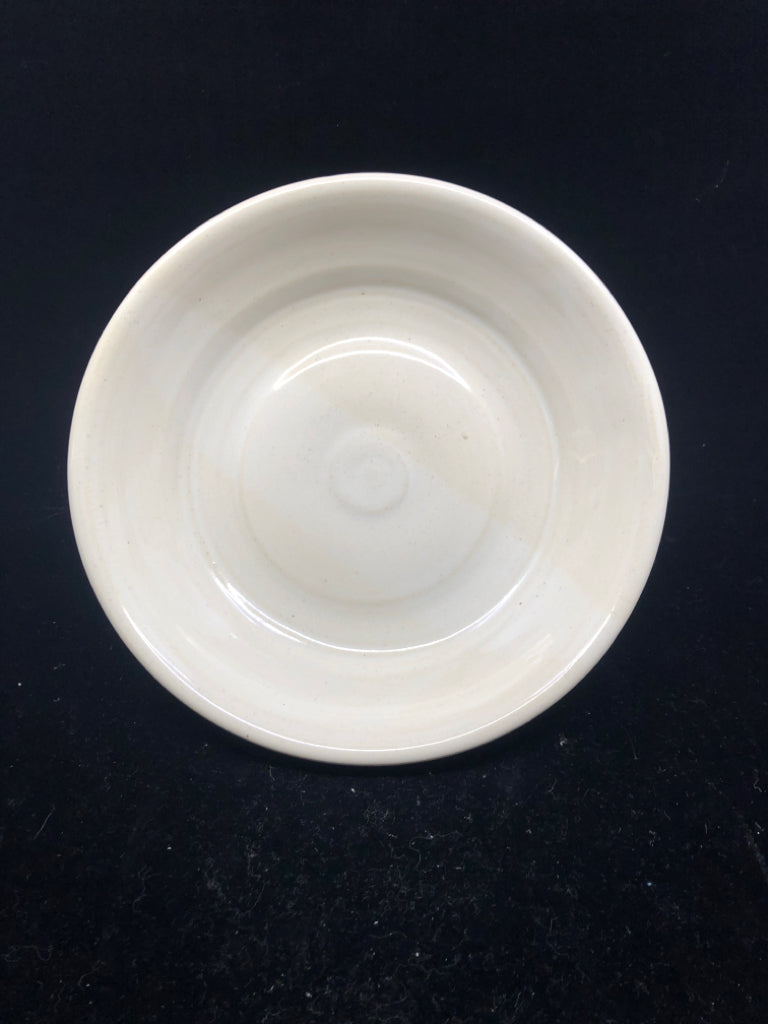 CREAM POTTERY GLAZED PIE DISH.