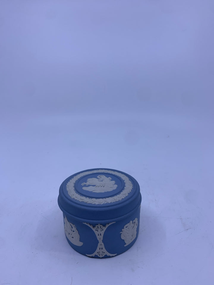 VTG JASPERWARE SMALL COVERED TRINKET BOX.